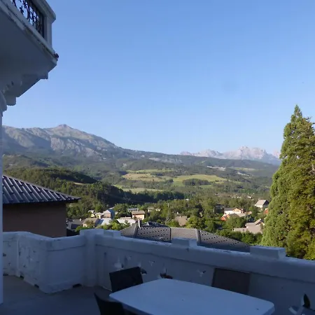 Standing Dans Le Chateau Des Magnans Appartamento